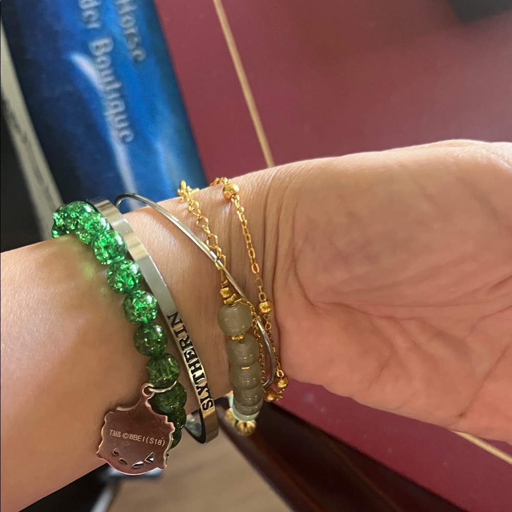 #0671** Harry Potter+ tm Slytherin House Charm & Green/Gold Plated Bracelet Set - Picture 4 of 8